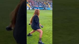 Aygün Kazımova Stadiona Girib Qarabağın Futbolçularına Belə Mane Olmaq İstədi̇