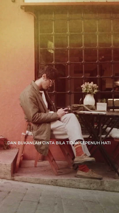 Tiap dengerin lagu ini, bikin kamu inget siapa? #Shorts #SepenuhHati