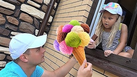 Алиса делает вкусное мороженое! Alice play with color ice cream! Play ICE CREAM CAFE with Alice