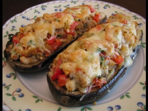 Лодочки из баклажанов с курицей и овощами