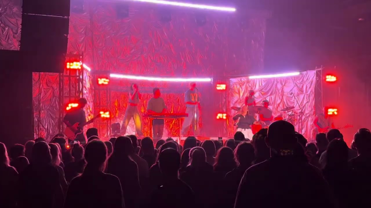 Ewa Farna - Kto wiecej da (Lodz, Nie ma lipy tour 2025, 15.10.2025)