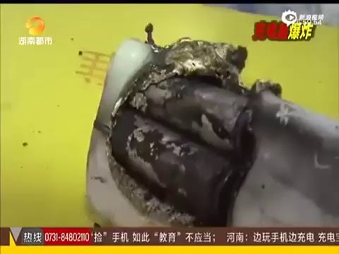 國產「尿袋」又出事？男子邊玩手機邊充電 爆炸冒煙