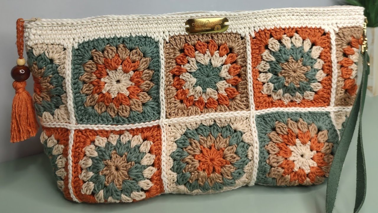 Bolsa Clutch de crochê com quadradinhos ou squares.                   Parte 1
