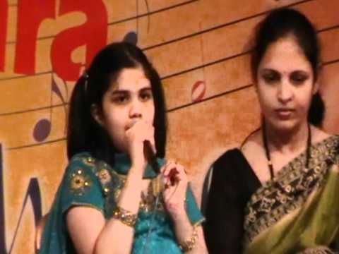 Amateur Video of Fatima singing 'Rasik Balma' in M...