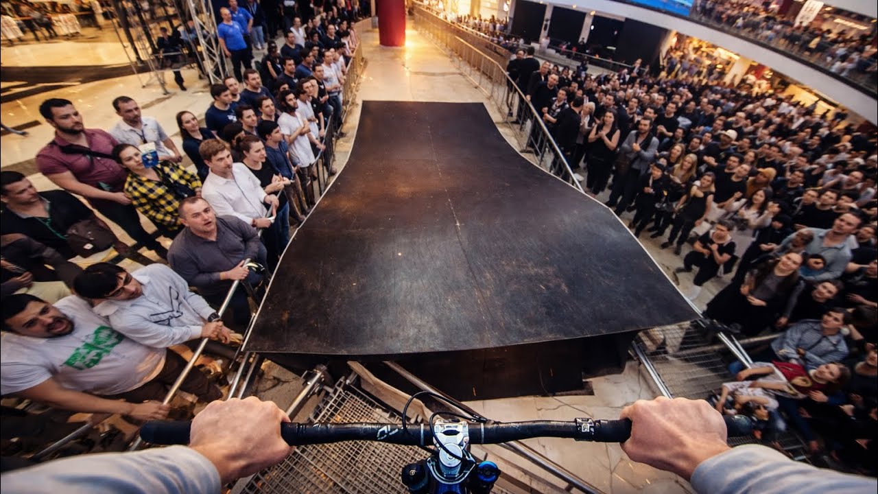 Соревнования по слоупстайлу на горных велосипедах в торговом центре - Тур по даунмейл 2026