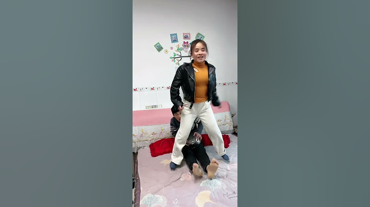 在家无聊陪老公玩游戏。