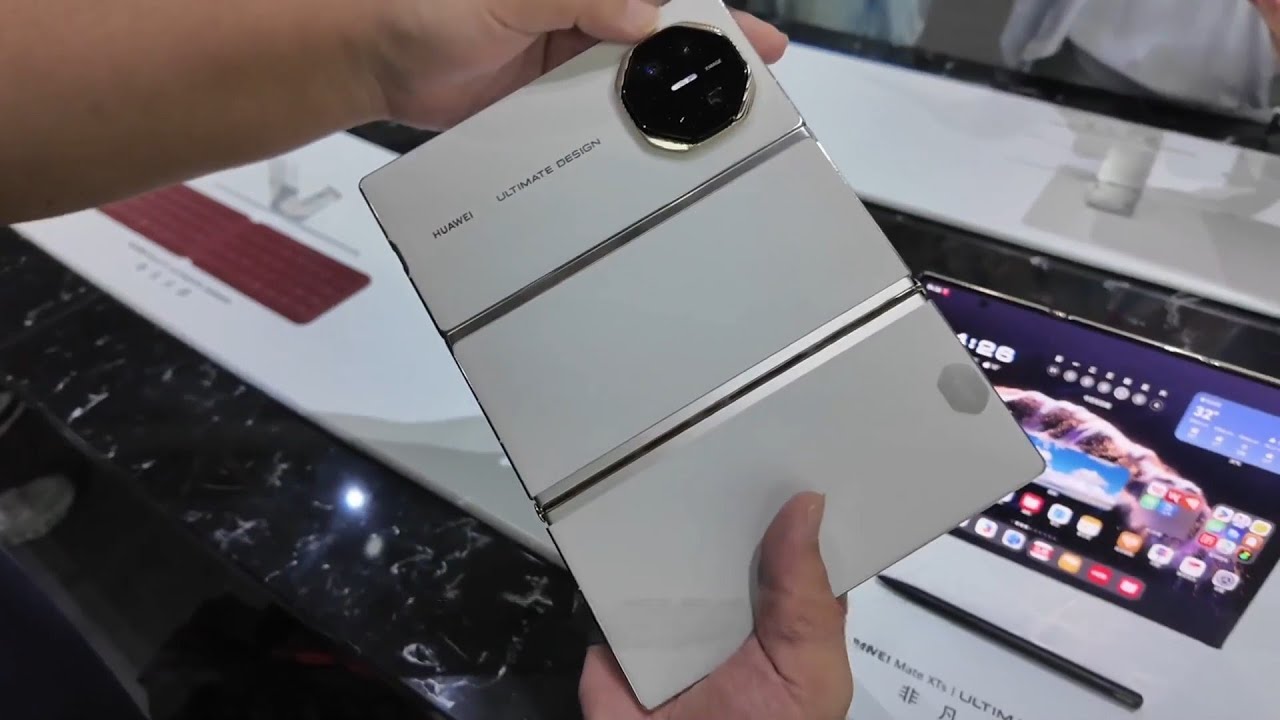 Huawei Mate XTs Hands-On: The King of Folding Phones? - YouTube