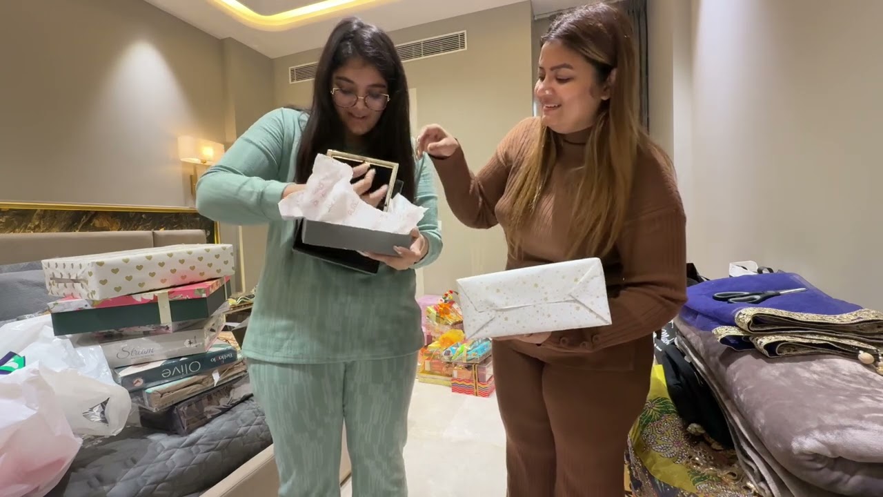 Unboxing gifts 🎁😘