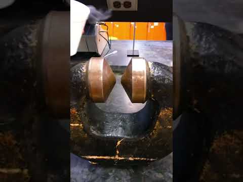 Video: A ngjiten magnetet në metal?
