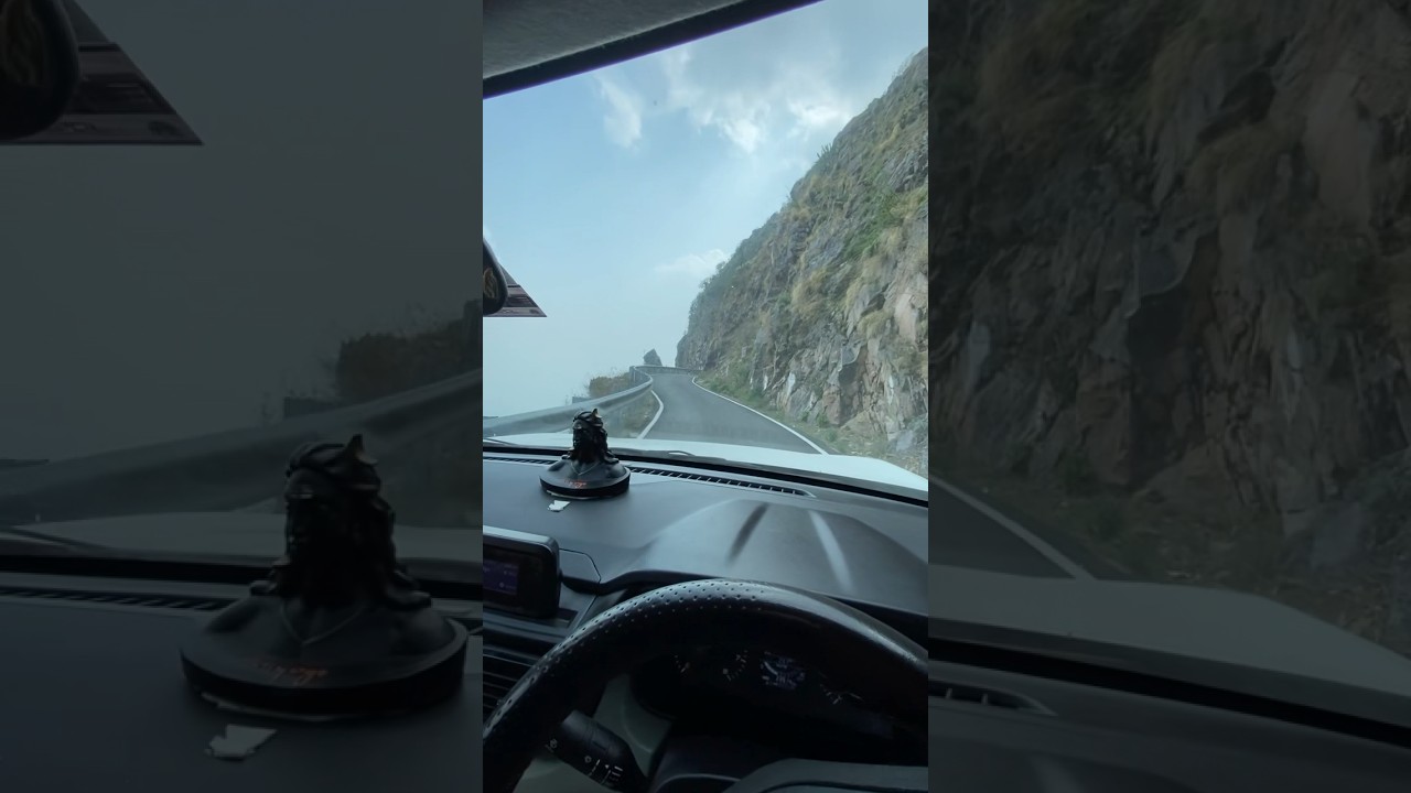 Dangerous Indian road😱😱