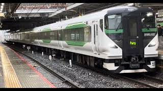 (MH有り！)E257系5000番台団体列車が大宮駅8番線をMHを鳴らして発車。(4月13日15:47分)