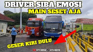 🔴 Rare moment of Siba Surya truck sitting next to a teenage boy's bus at Merak Harbor #sibasurya