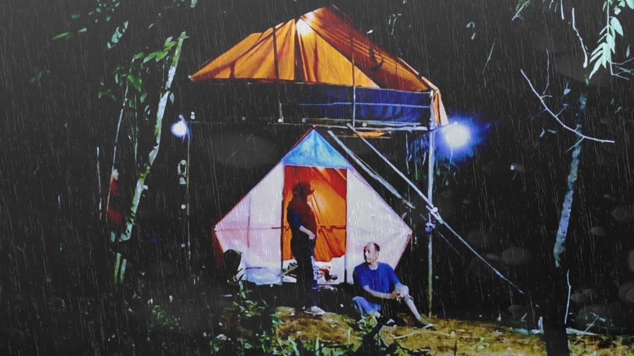 camping hujan deras membagun sheter bertingkat dan tidur yeyak saat hujan deras