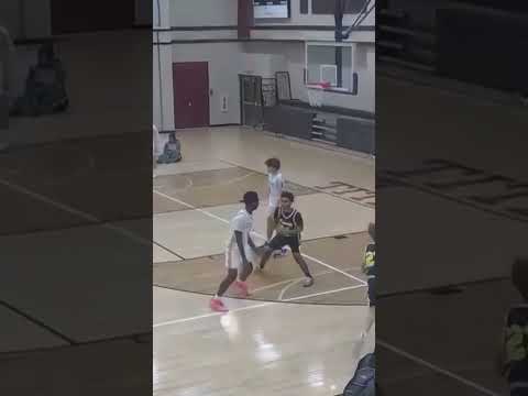 They didn't see this coming 😱 #basketball #streetball #viral #dunk #basketball
