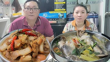Cá lăng nấu canh chua, thịt kho tiêu bữa cơm rất ngon, mời cả nhà ăn cơm..