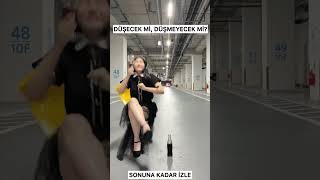 ARABA İPE BAĞLI SANDALYEDEKİ KIZ DÜŞECEK Mİ DÜŞMEYECEK Mİ SONUNA KADAR İZLE HEYECAM DOLU BİR DENEYİM