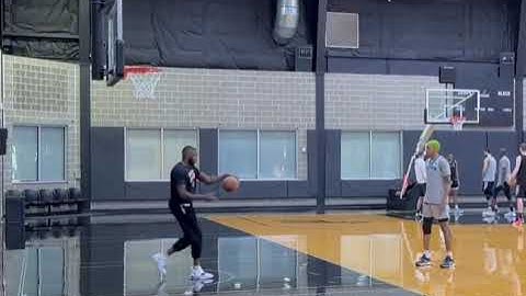 Jeremy Sochan "fixing" his shooting form