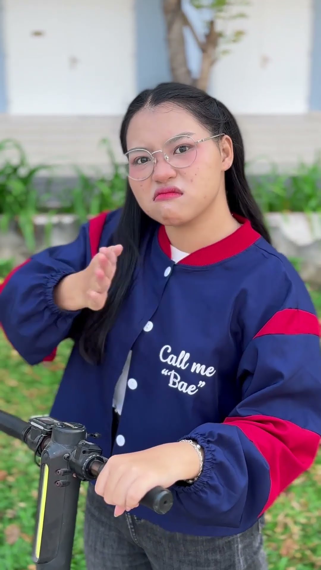 Su Hao comedy: motorcycle and scooter battle ?
