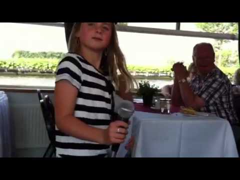 Senna Leest Gedicht Voor Opa En Oma Bogaard Youtube