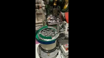 Automatic feeding robotic arm for punch press