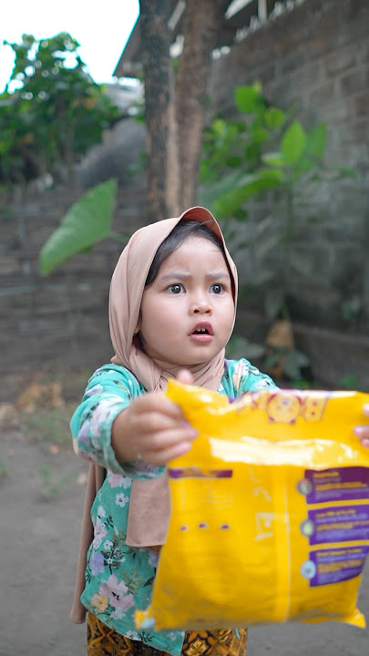 Kasih makan kucing #nabeldanmama