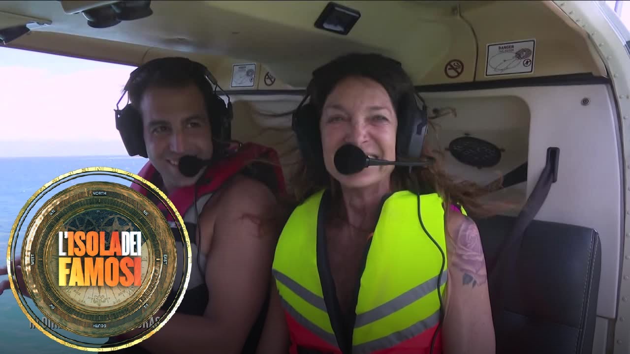 L'isola dei famosi - Il tuffo di Marina Suma