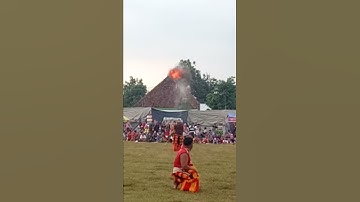 Atraksi sembur api reog ponorogo