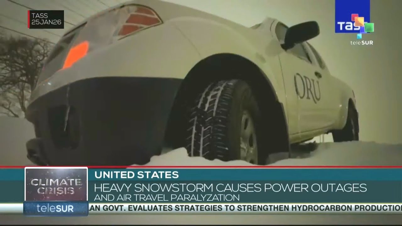 Heavy snowstorm causes power outages and air travel penalization in U.S ...