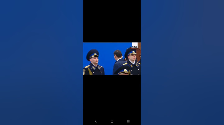 Путин принимает парад Победы с центральной трибуны на Красной площади