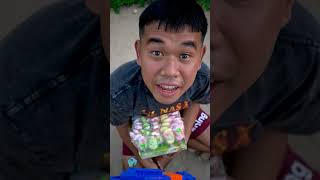 Người Chị Tham Ăn giành Kẹo Dẻo Bông Gòn Marshmallow / Funny Video Eat Candy