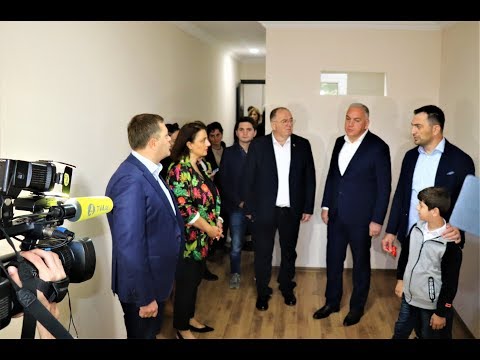 სოციალურად დაუცველ 52 ოჯახს საცხოვრებელი ბინები გადასცეს