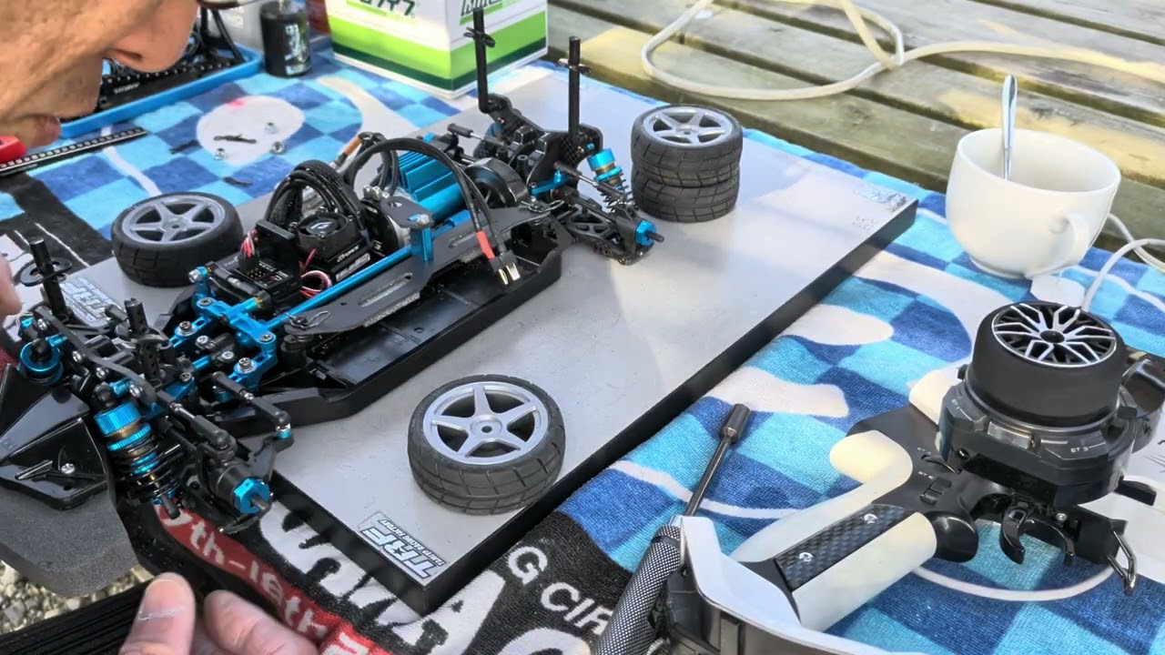 スカイホビー加須サーキット　現地に居る男性のTT02Sの動きが不安定というので、HUDYセットアップツールとヨコモのハイトゲージを使ってみた♪🎩　