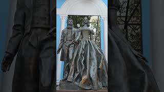Almost the most popular spot in Arbat for the photo: the monument to Pushkin and his wife.