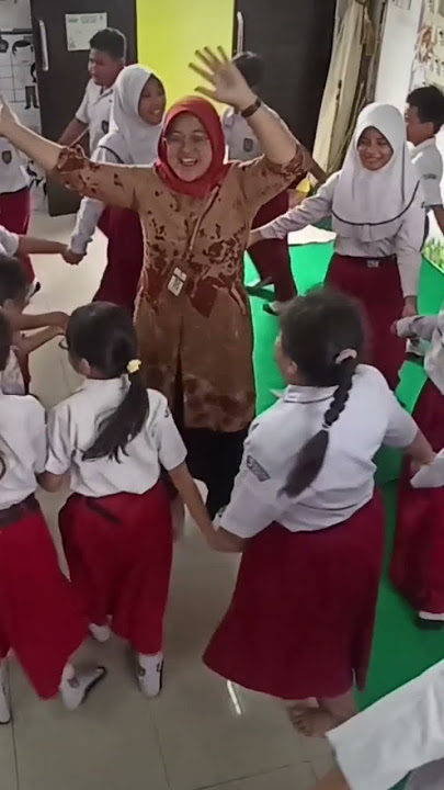 Menarilah dan terus tertawa | laskar pelangiku adalah muridku @SD1BARONGAN