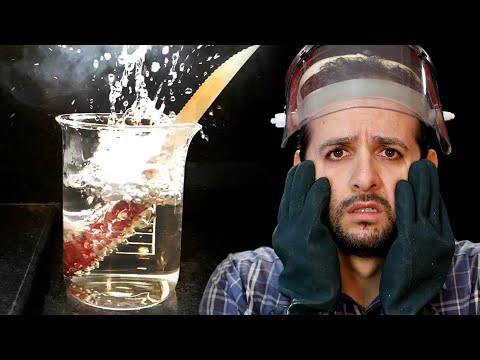 Vídeo: Por que é perigoso aquecer um recipiente completamente fechado de um líquido?