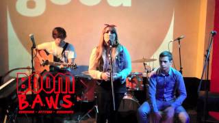 Download Lagu CHRIS BROWN - COVER : LAURA WOLFIE : SHE AINT YOU MP3