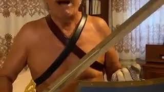 Razzi Si Traveste Da Gladiatore, Video Virale Sui Social, Scoppia Polemica