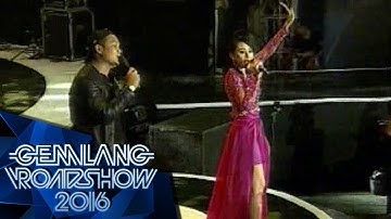 Iva Lola feat Ayu Lia " Berondong Tua "  - Gemilang Roadshow Gresik (2/4)