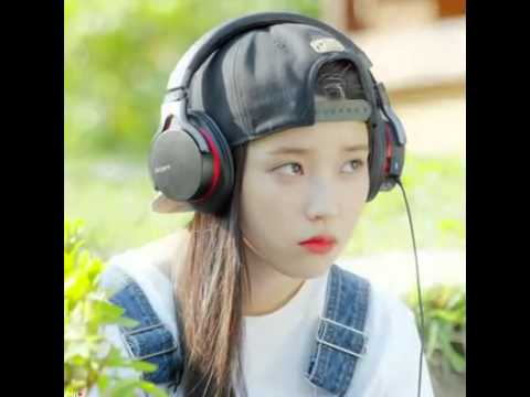 헤드셋 + 멜빵 + 아이유 = 귀여움 끝판왕