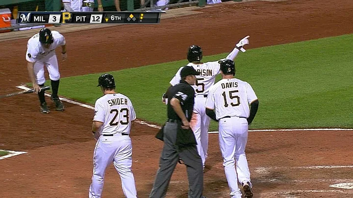 MIL@PIT: Pirates score eight runs in the 6th inning