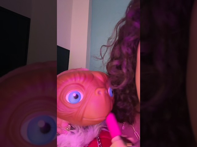 Doing my daughter’s makeup 💄 #asmr #tingles #asmrcommunity #roleplay #asmrlofi #mouthsounds
