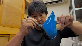 真っ青な酒器を作るプロセス。G7広島サミットで各国首脳に贈呈された作品。