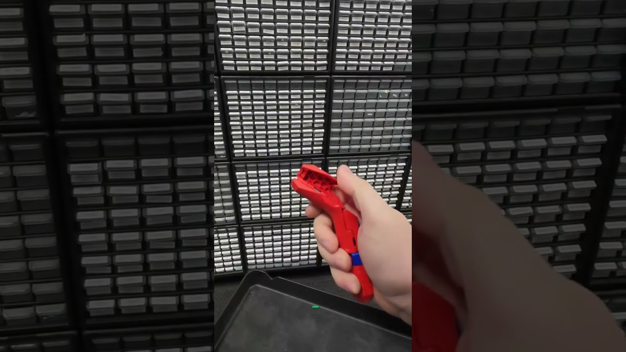 Fast and precise stripping and jacket removal for all common METRIC round cable, data cable and coax