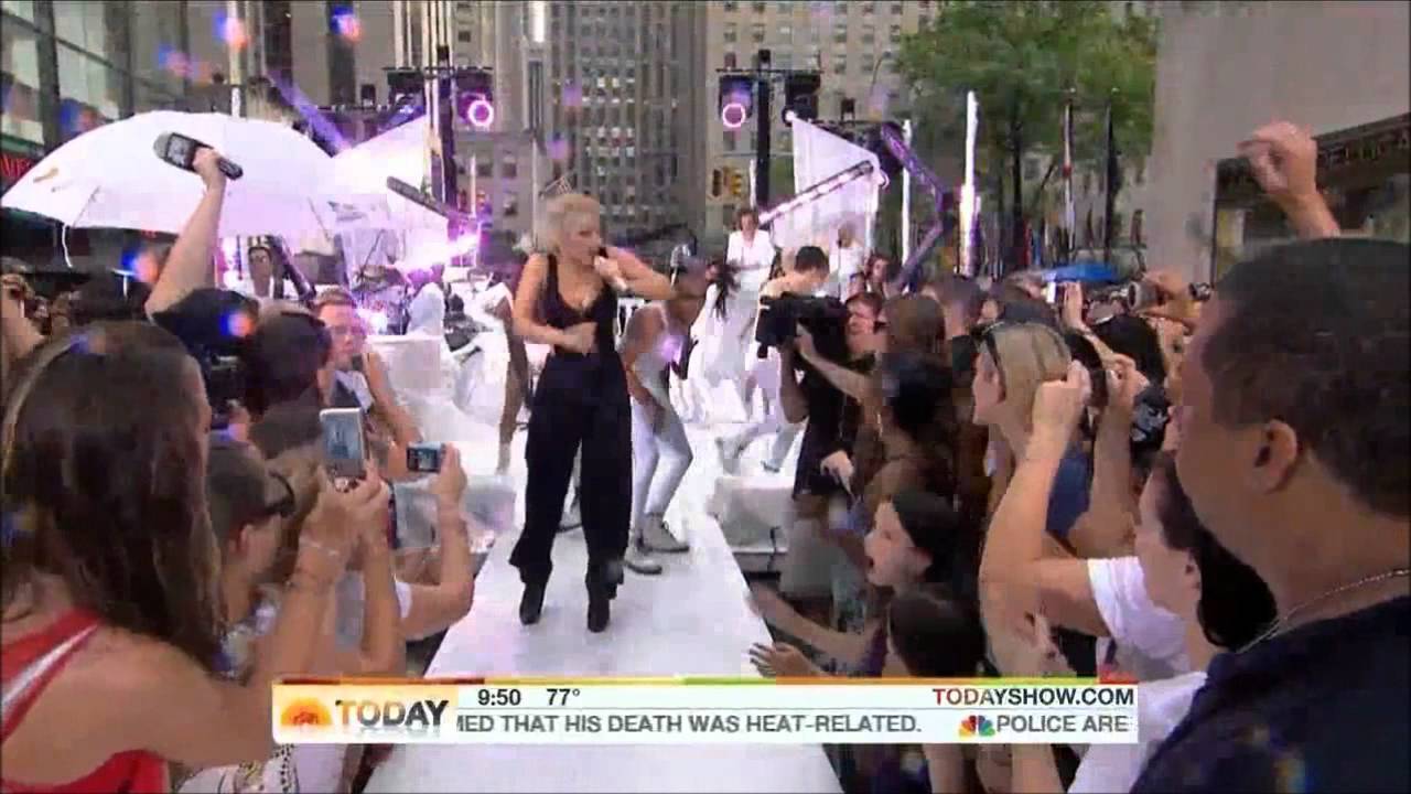 Lady GaGa - Teeth Extended Version (Today Show 2010) HD