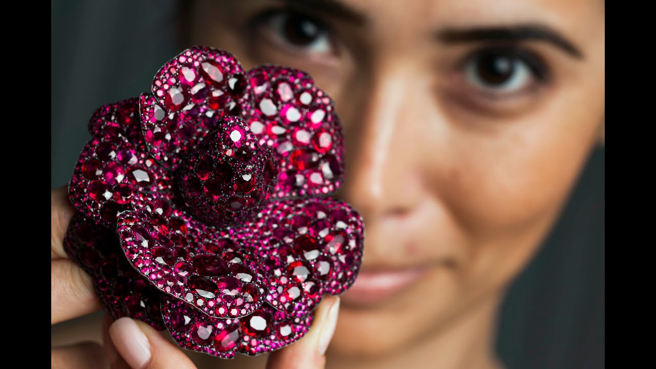 Billionaire Widow of Banker Edmond Safra Auctions Her Jewels for