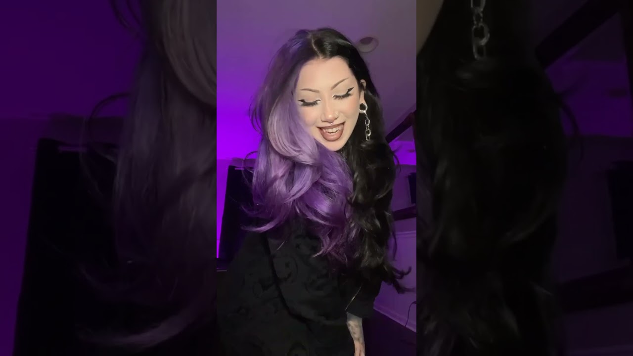 Hehehe #tattooedgirls #altgirl #splitdyehair