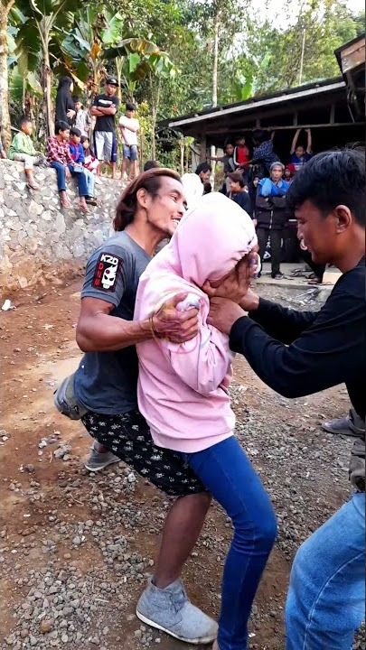 Cewek cantik kesurupan kuda lumping susah di sembuh kan‼️