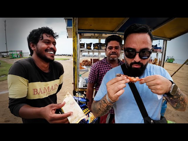 Travel vlog - Sri Lankan Street Food on Negombo Beach 🇱🇰