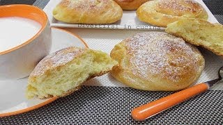 Brioches con pere e pasta madre