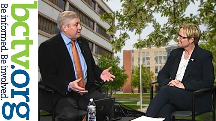 New RACC president Dr. Susan Looney talks with Chr...